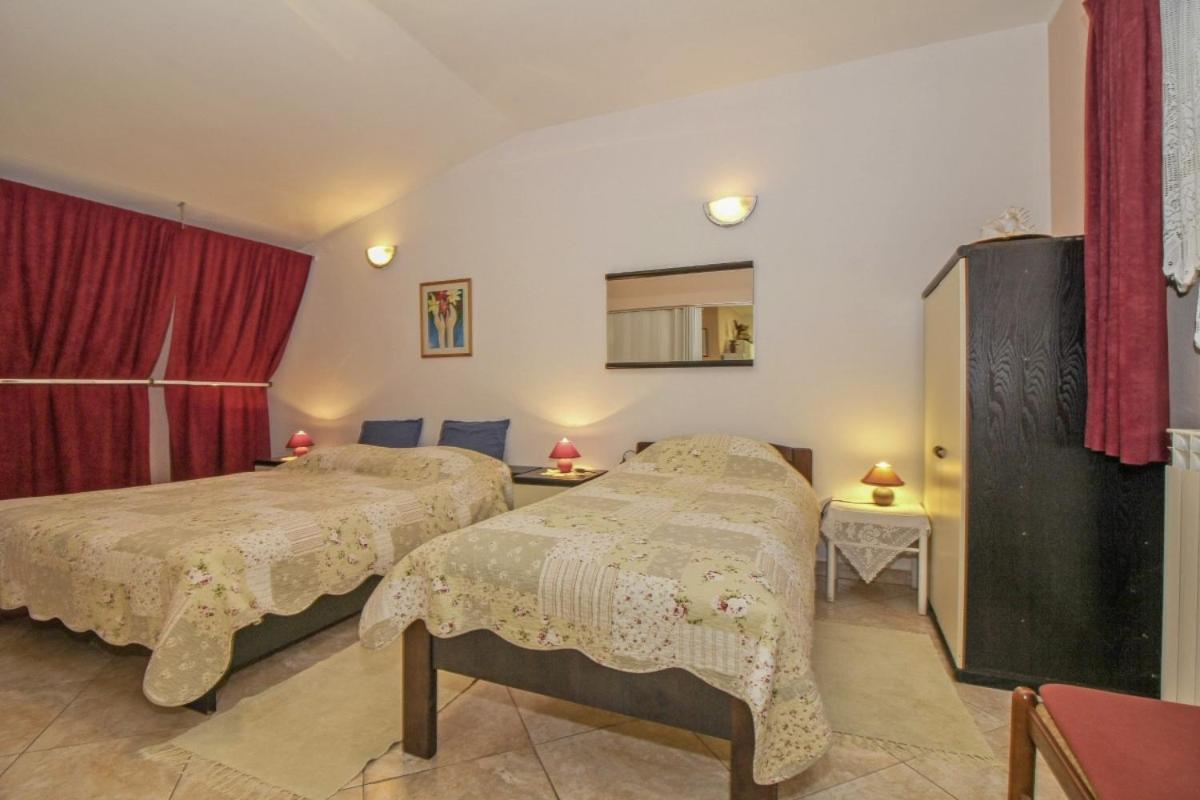Dalibor In Jakacici - Haus Fuer 2-4 Personen Gračišće Bagian luar foto